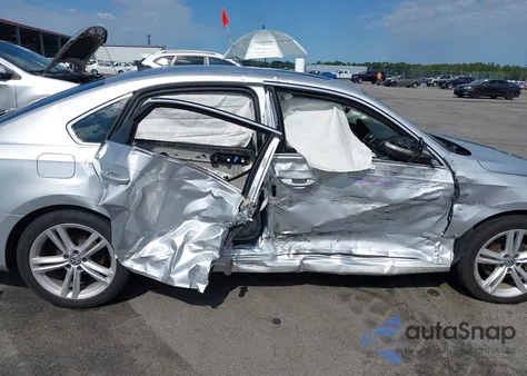 2015 Volkswagen Passat 2.0L Tdi Se z USA, uszkodzony, nr VIN 1VWBV7A36FC017093